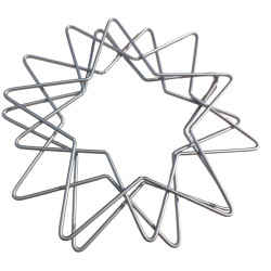 Srebrna gwiazda z drutu.